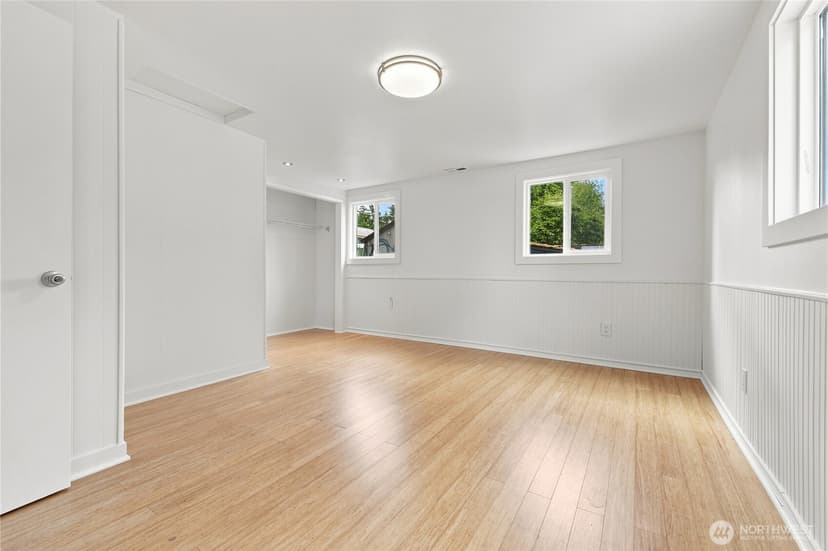 Property photo for 10409 3rd Avenue SW, Seattle photo 19