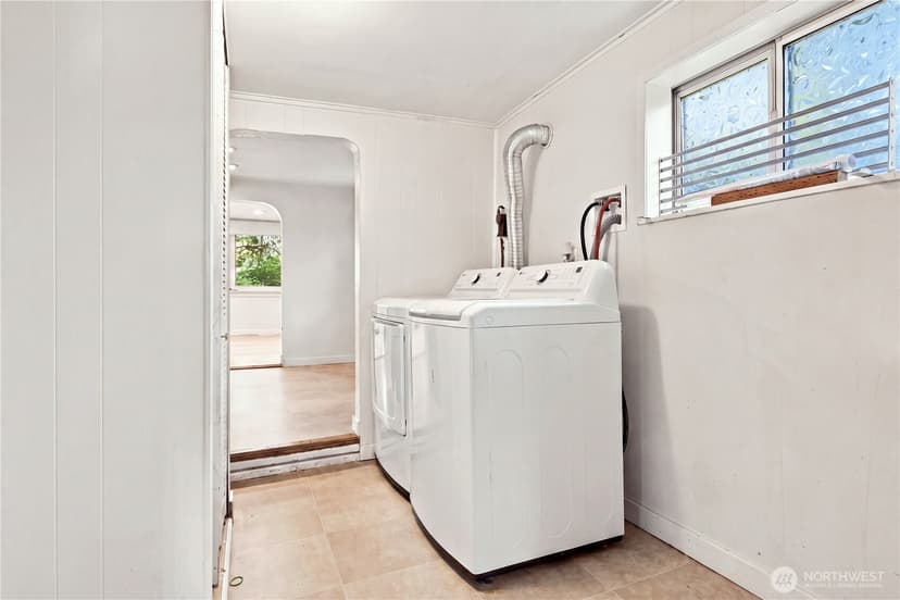 Property photo for 10409 3rd Avenue SW, Seattle photo 13
