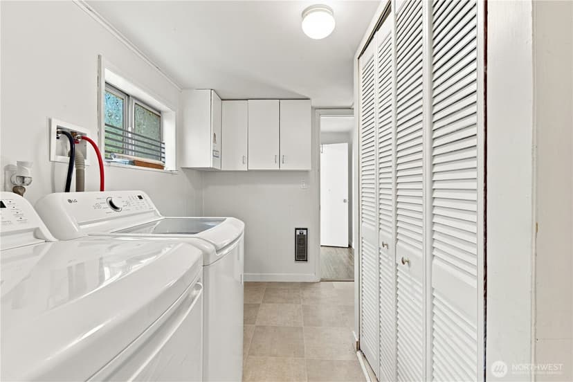 Property photo for 10409 3rd Avenue SW, Seattle photo 12