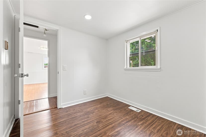 Property photo for 10409 3rd Avenue SW, Seattle photo 24