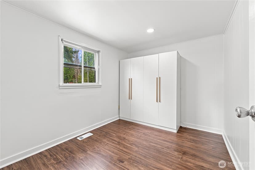Property photo for 10409 3rd Avenue SW, Seattle photo 23