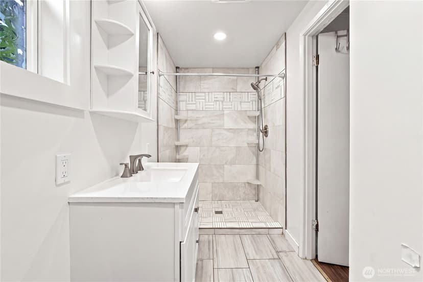 Property photo for 10409 3rd Avenue SW, Seattle photo 15