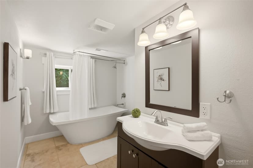 Property photo for 2716 Warren Avenue N, Seattle photo 28