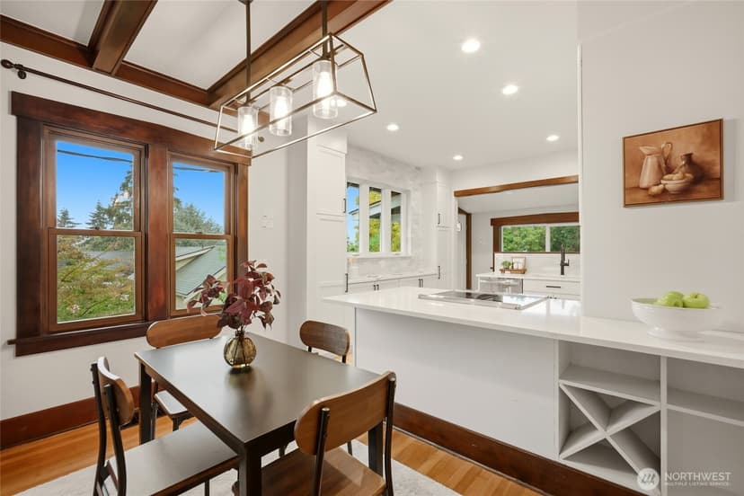 Property photo for 2716 Warren Avenue N, Seattle photo 11