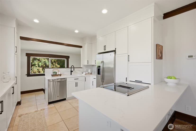 Property photo for 2716 Warren Avenue N, Seattle photo 12