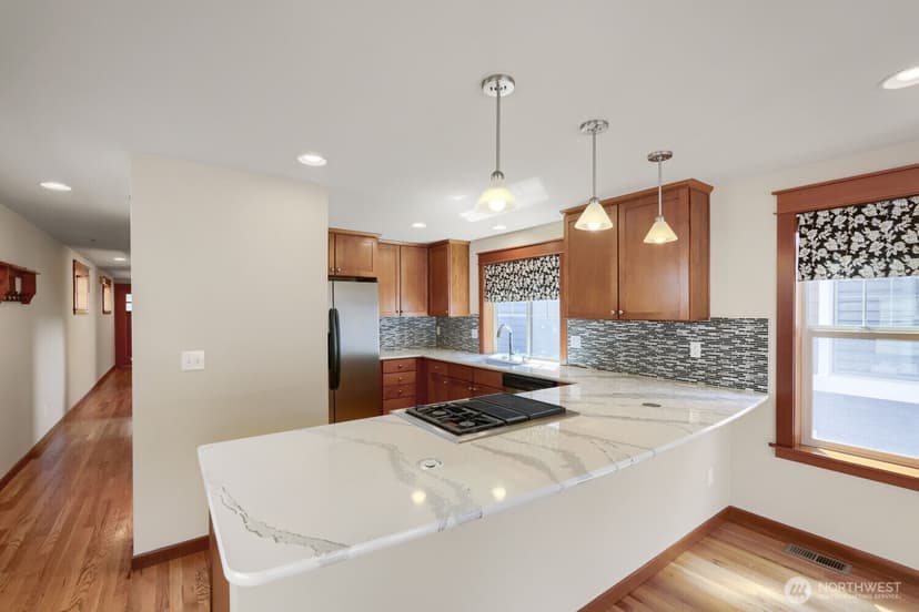 Property photo for 4407 40th Avenue SW, Seattle photo 8