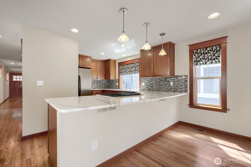 Property photo for 4407 40th Avenue SW, Seattle photo 6