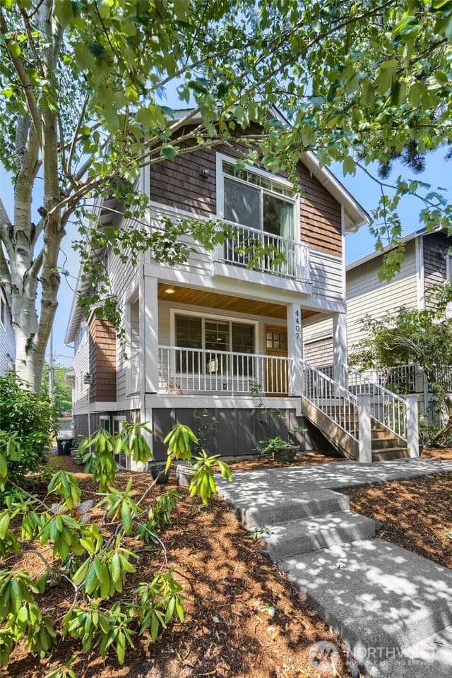 Property photo for 4407 40th Avenue SW, Seattle photo 3