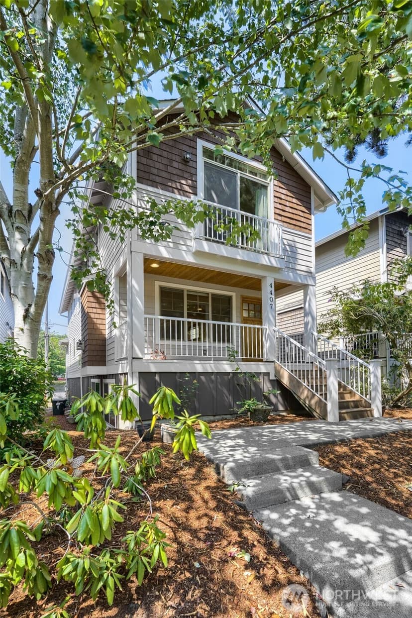 Property photo for 4407 40th Avenue SW, Seattle photo 3