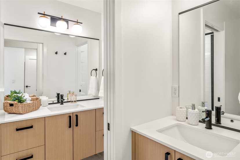 Property photo for 10354 Wallingford Ave N #B, Seattle photo 22