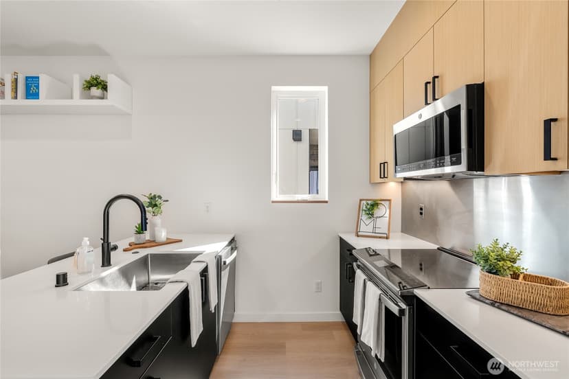 Property photo for 10354 Wallingford Ave N #B, Seattle photo 13