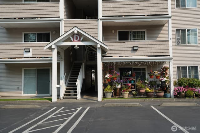 Property photo for 1001 W Casino Rd #D203, Everett photo 2