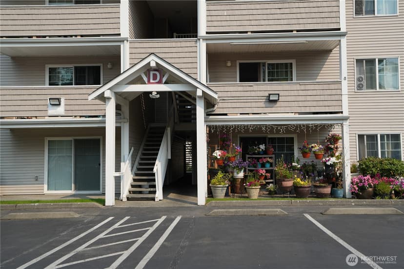 Property photo for 1001 W Casino Rd #D203, Everett photo 2
