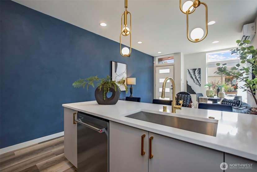 Property photo for 1010 A NE 92nd Street, Seattle photo 11