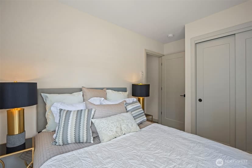 Property photo for 1010 A NE 92nd Street, Seattle photo 20