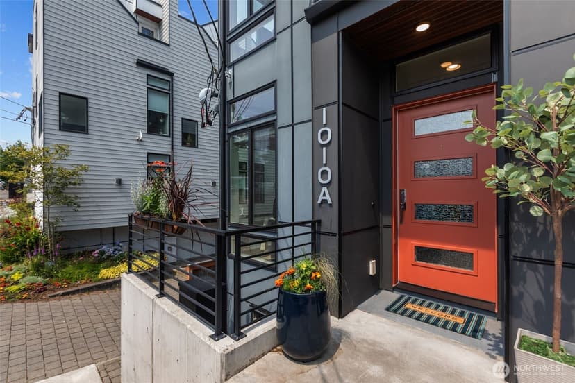 Property photo for 1010 A NE 92nd Street, Seattle photo 2