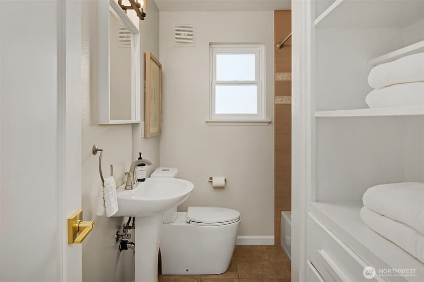 Property photo for 3435 61st Avenue SW, Seattle photo 16