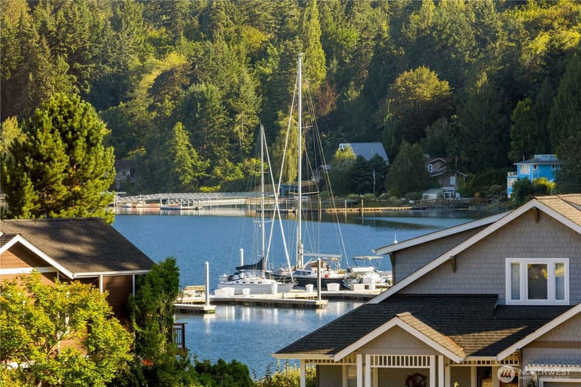 Property photo for 300 Bromley Place NW, Bainbridge Island photo 2