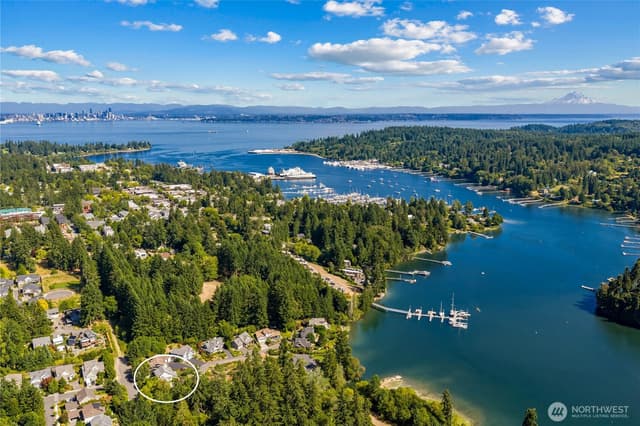 Property photo for 300 Bromley Place NW, Bainbridge Island photo 3