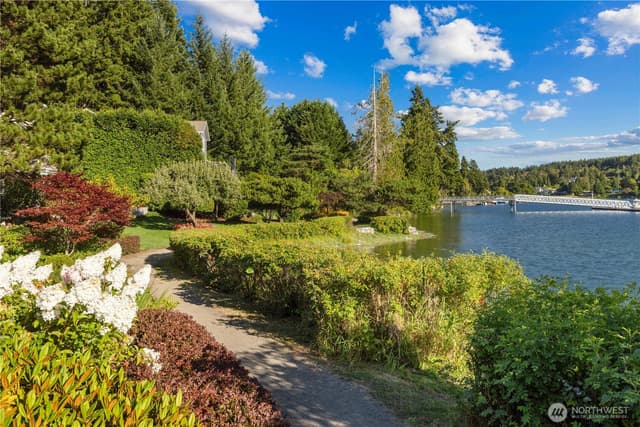 Property photo for 300 Bromley Place NW, Bainbridge Island photo 5