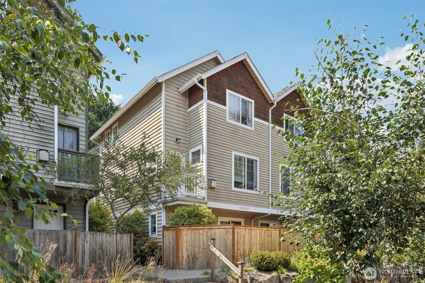 Property photo for 12333 28th Avenue NE #B, Seattle photo 4