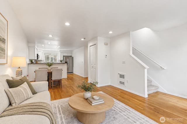 Property photo for 12333 28th Avenue NE #B, Seattle photo 3