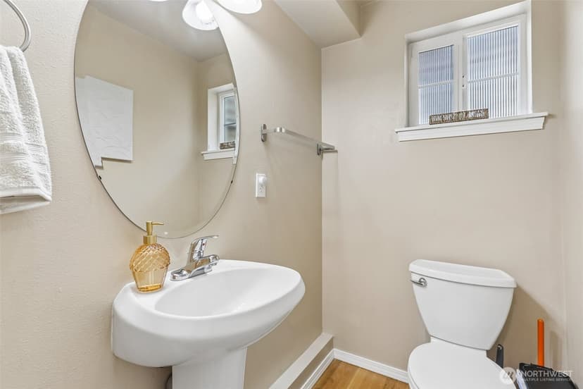 Property photo for 12333 28th Avenue NE #B, Seattle photo 18