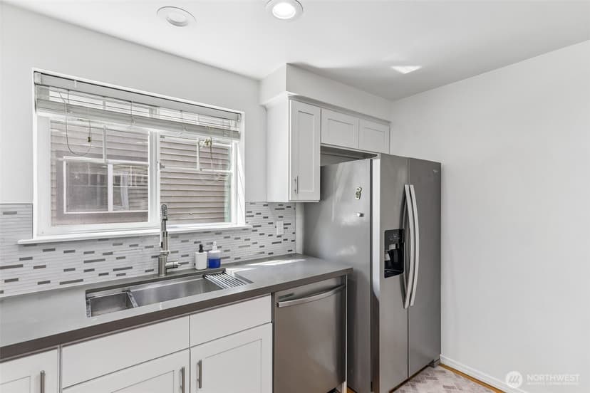 Property photo for 12333 28th Avenue NE #B, Seattle photo 17