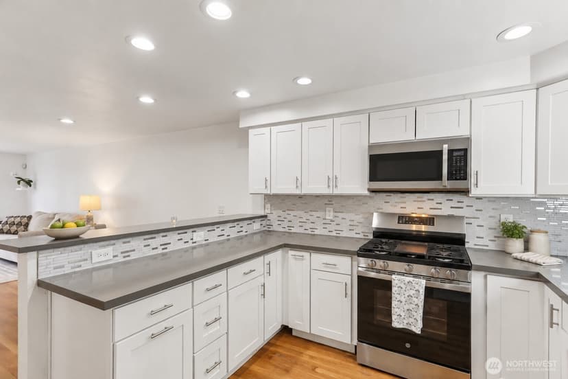 Property photo for 12333 28th Avenue NE #B, Seattle photo 2