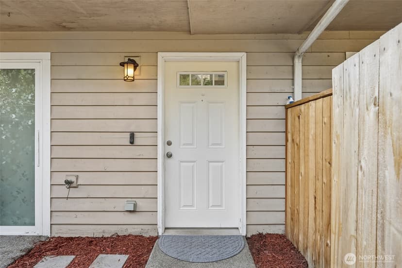 Property photo for 12333 28th Avenue NE #B, Seattle photo 14
