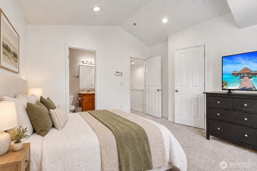 Property photo for 12333 28th Avenue NE #B, Seattle photo 6