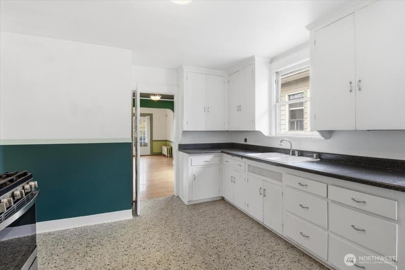 Property photo for 308 NE 50th Street, Seattle photo 8