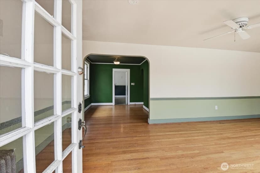 Property photo for 308 NE 50th Street, Seattle photo 2