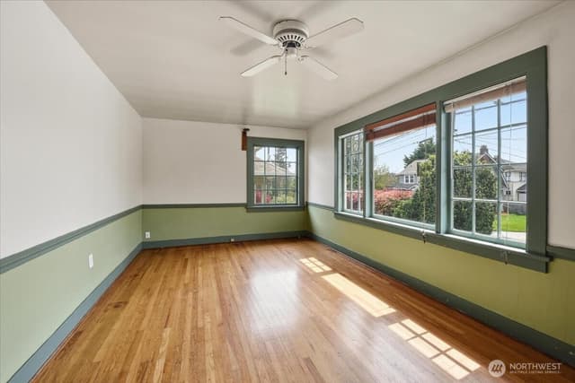 Property photo for 308 NE 50th Street, Seattle photo 3