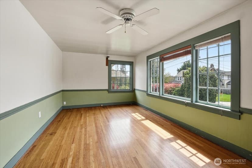 Property photo for 308 NE 50th Street, Seattle photo 3