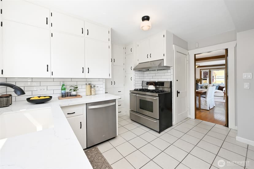 Property photo for 523 N 70th Street, Seattle photo 6