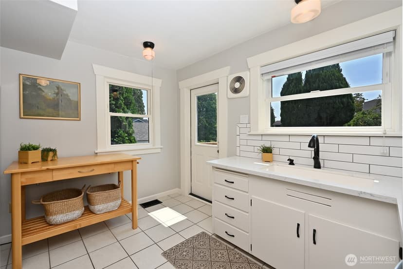 Property photo for 523 N 70th Street, Seattle photo 7