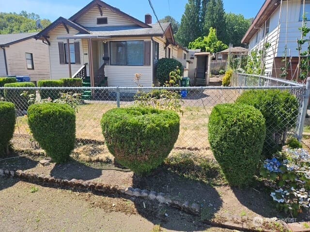 Property photo for 5517 33rd Avenue S, Seattle photo 2