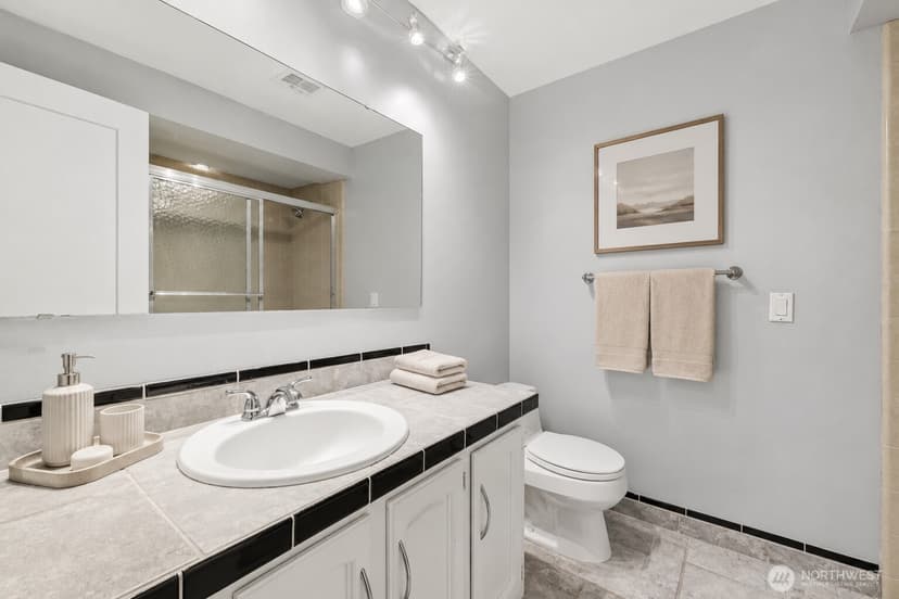 Property photo for 4802 111th Avenue NE, Kirkland photo 22