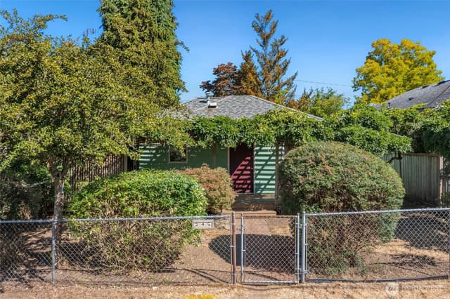 Property photo for 346 N 102nd Street, Seattle photo 2