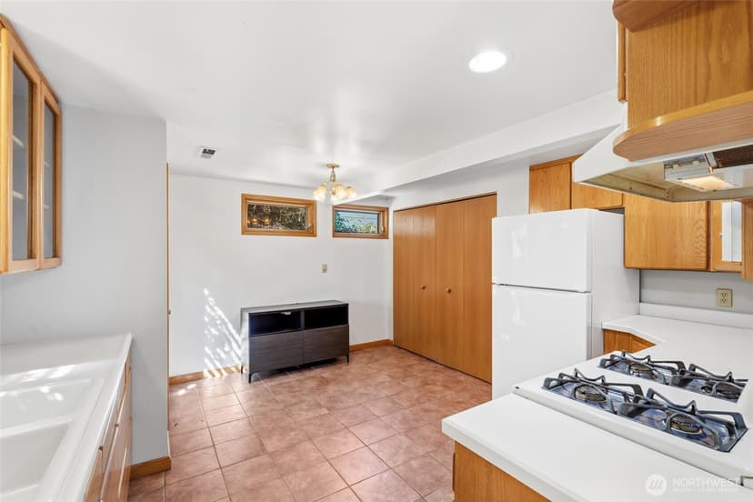 Property photo for 346 N 102nd Street, Seattle photo 13