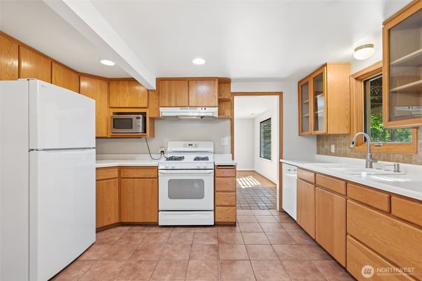 Property photo for 346 N 102nd Street, Seattle photo 11