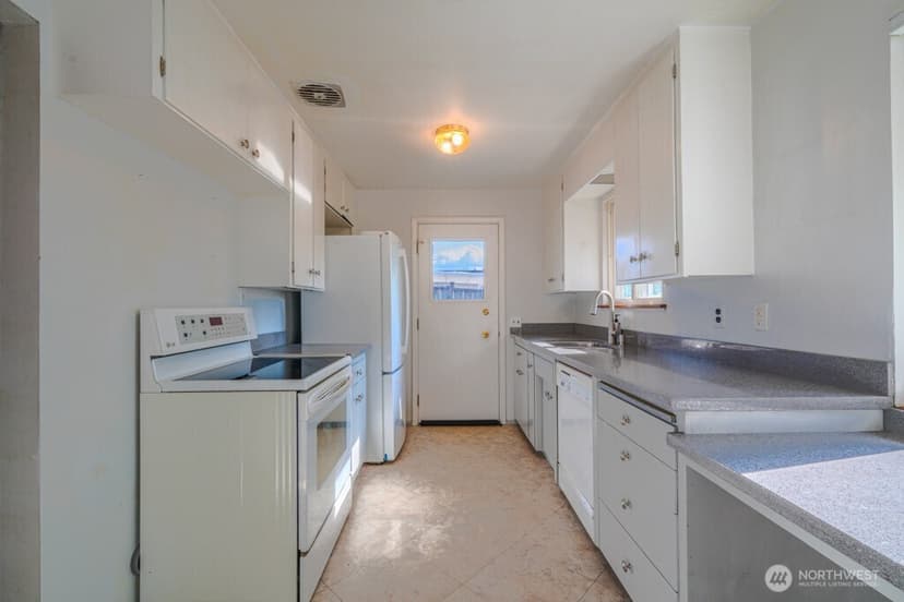 Property photo for 23427 28th Avenue S, Des Moines photo 10