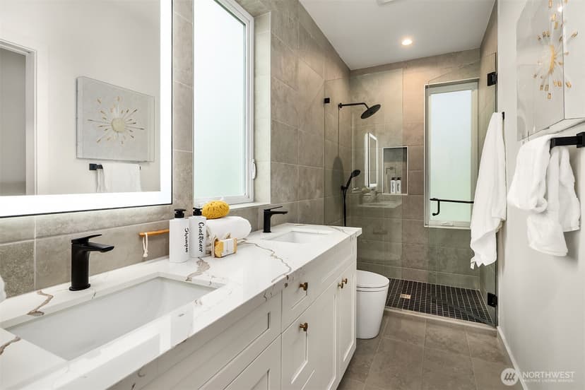 Property photo for 536 W Barrett Street, Seattle photo 16