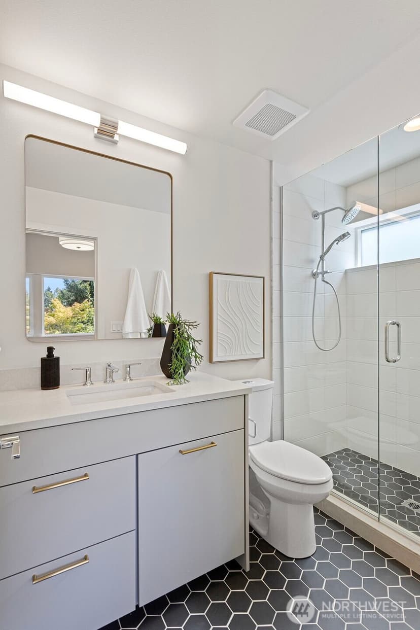 Property photo for 8037 Wallingford Avenue N #C, Seattle photo 21
