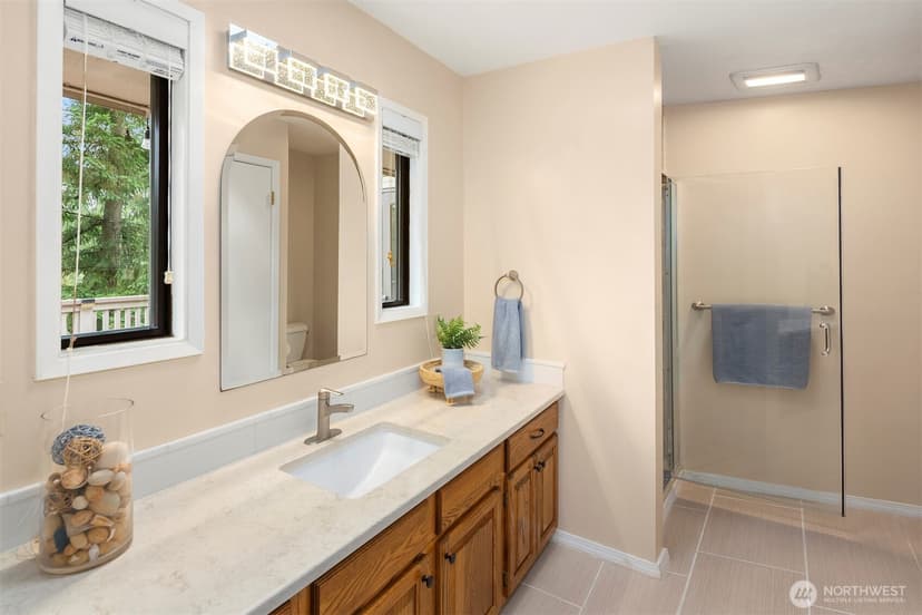 Property photo for 13233 SE 51st Place, Bellevue photo 29