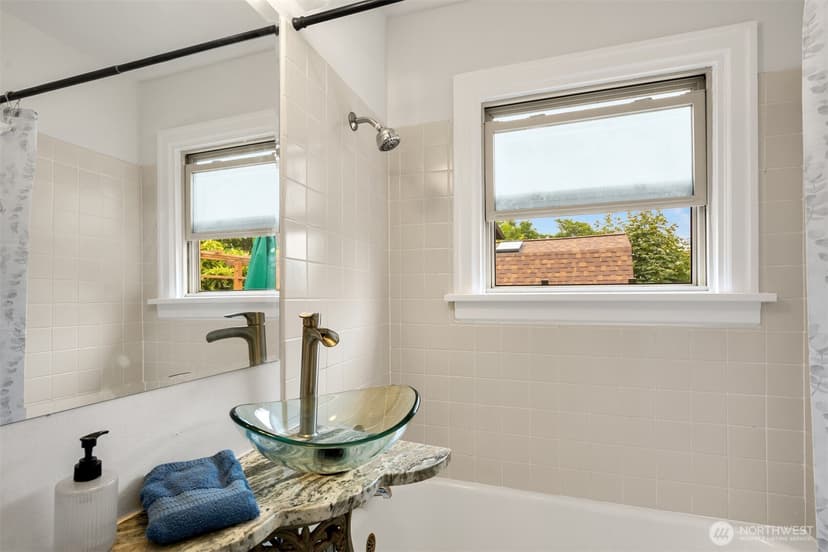 Property photo for 921 SW 102nd Street, Seattle photo 13