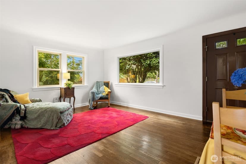 Property photo for 921 SW 102nd Street, Seattle photo 4