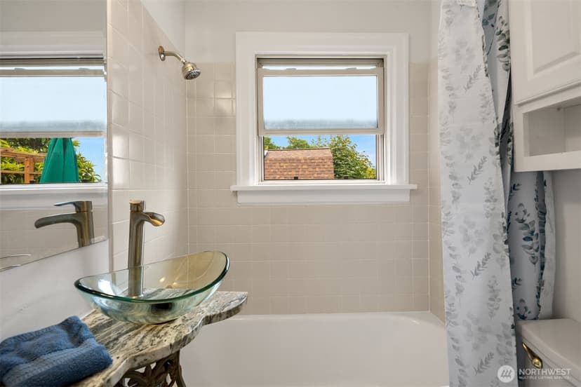 Property photo for 921 SW 102nd Street, Seattle photo 12