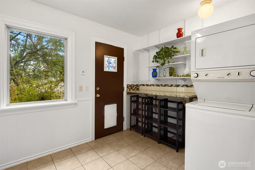 Property photo for 921 SW 102nd Street, Seattle photo 7